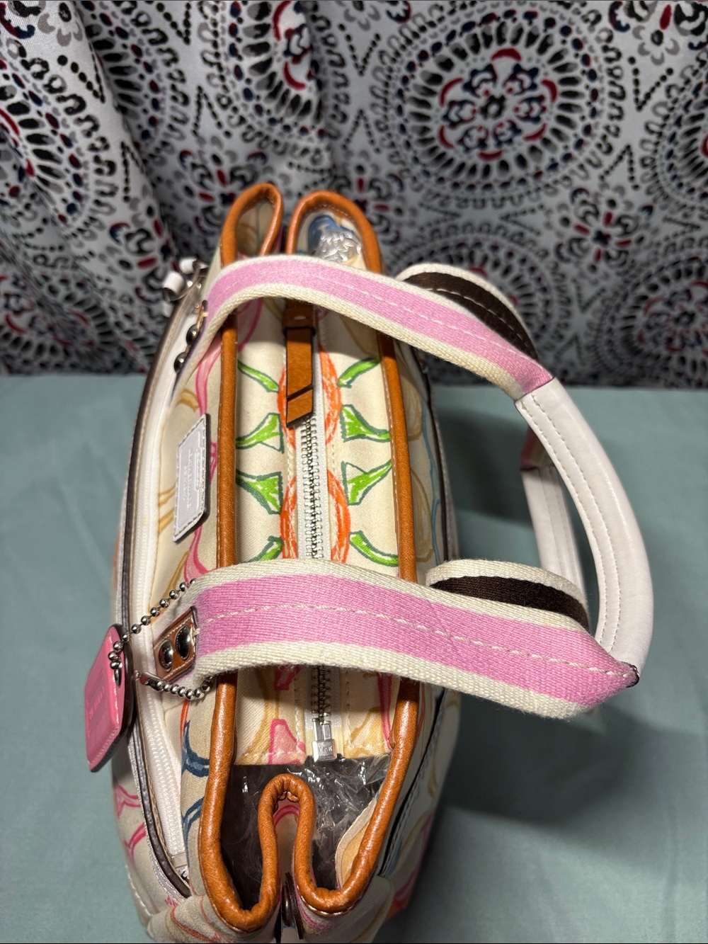 Coach Hamptons Pastel Scribble Signature Small Tote - F10673 - Picture 10 of 16